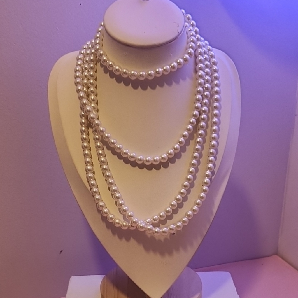Elegant White Pearl Necklace